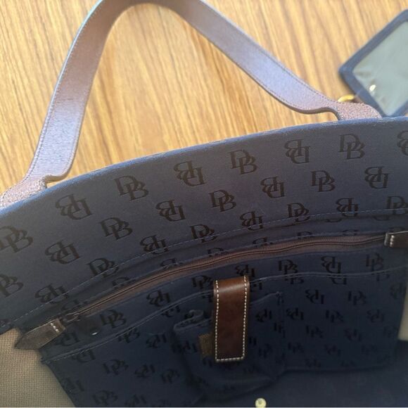 Dooney & Bourke - Navy & Brown Large Tote Bag, Pouch, license holder, keychain - Picture 9 of 13